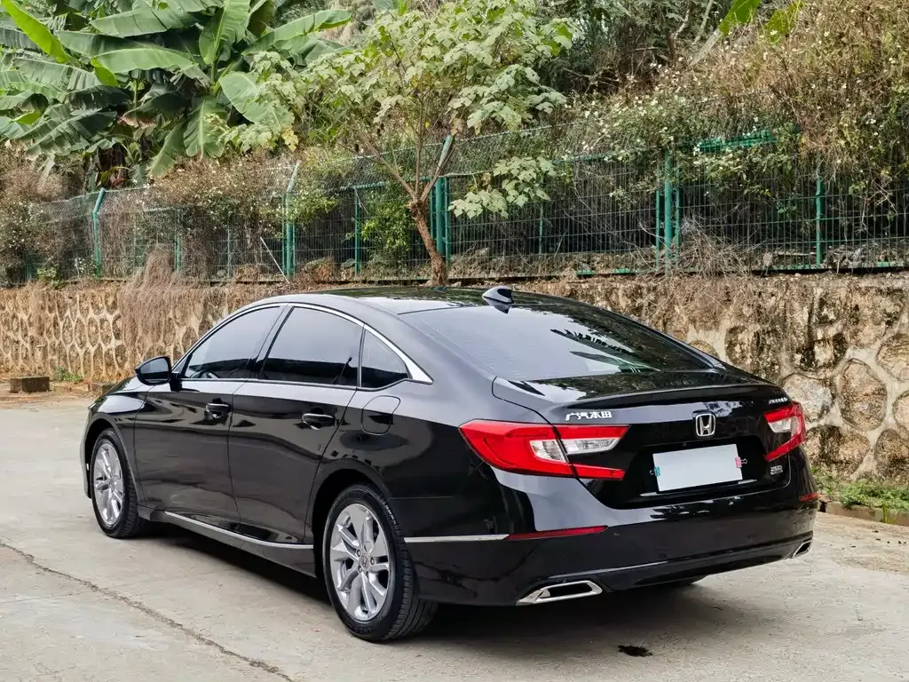 Honda Accord — фото 6