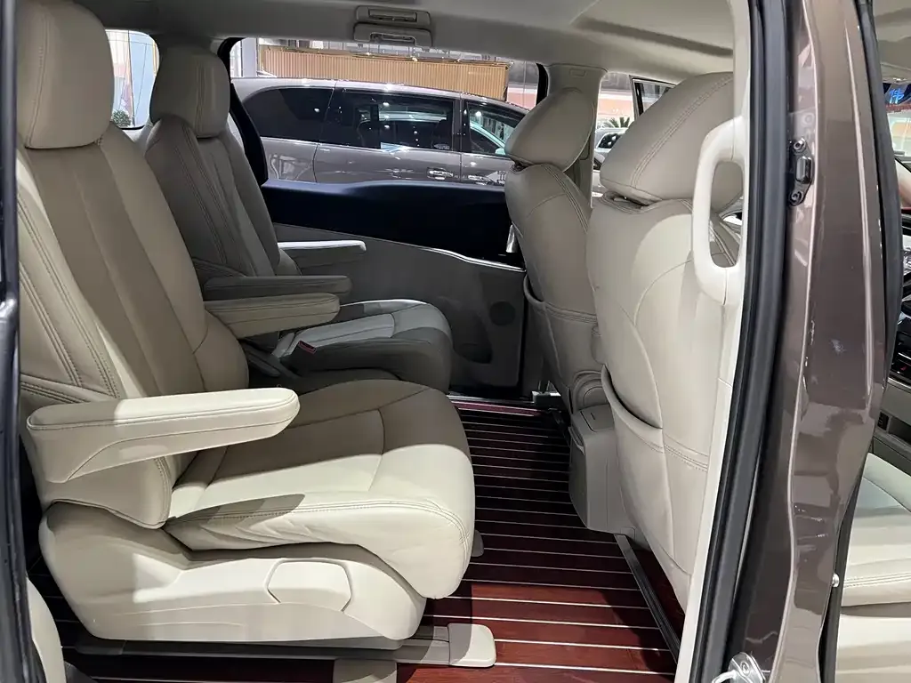 Buick GL8 2022 из CN, фото 10