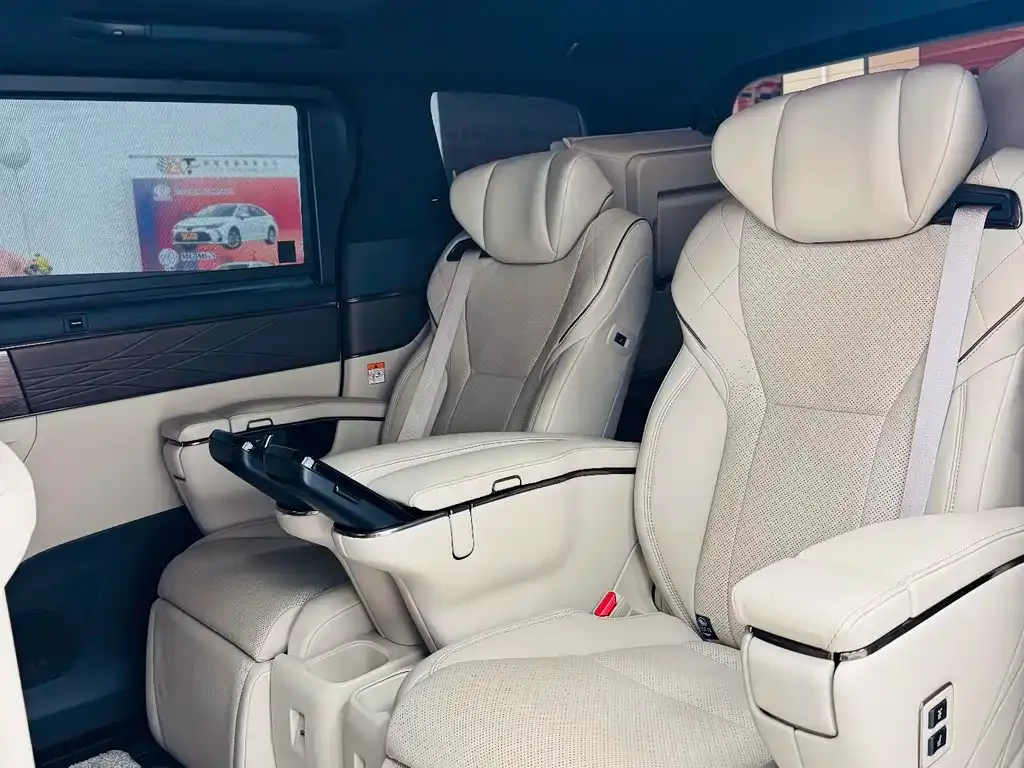 Toyota Alphard 2023 из CN, фото 10