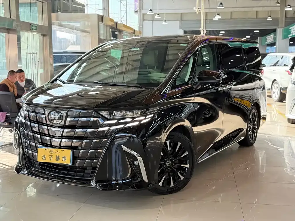 Toyota Alphard — фото 1