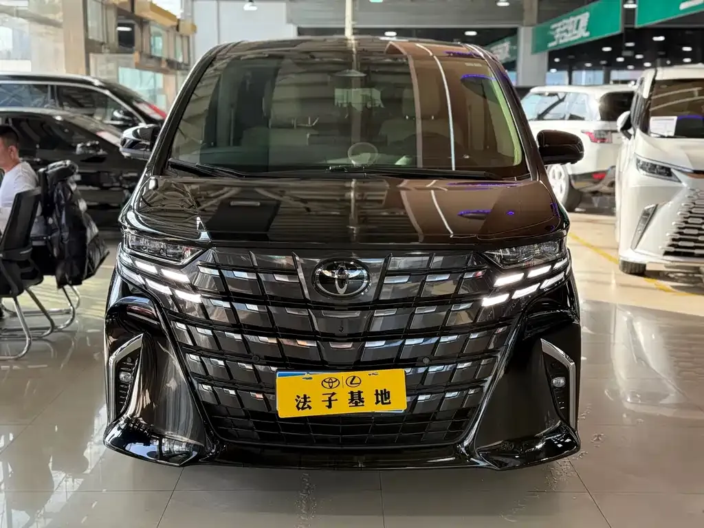 Toyota Alphard — фото 4