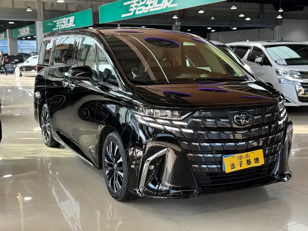 Toyota Alphard — фото 3