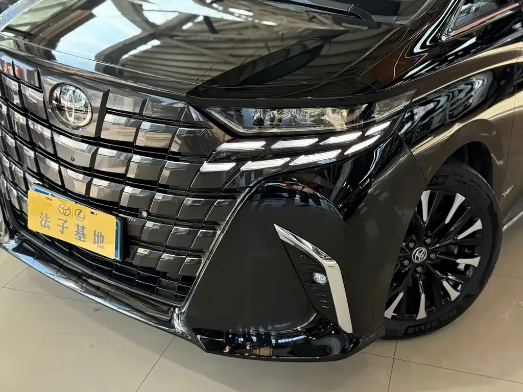 Toyota Alphard — фото 7