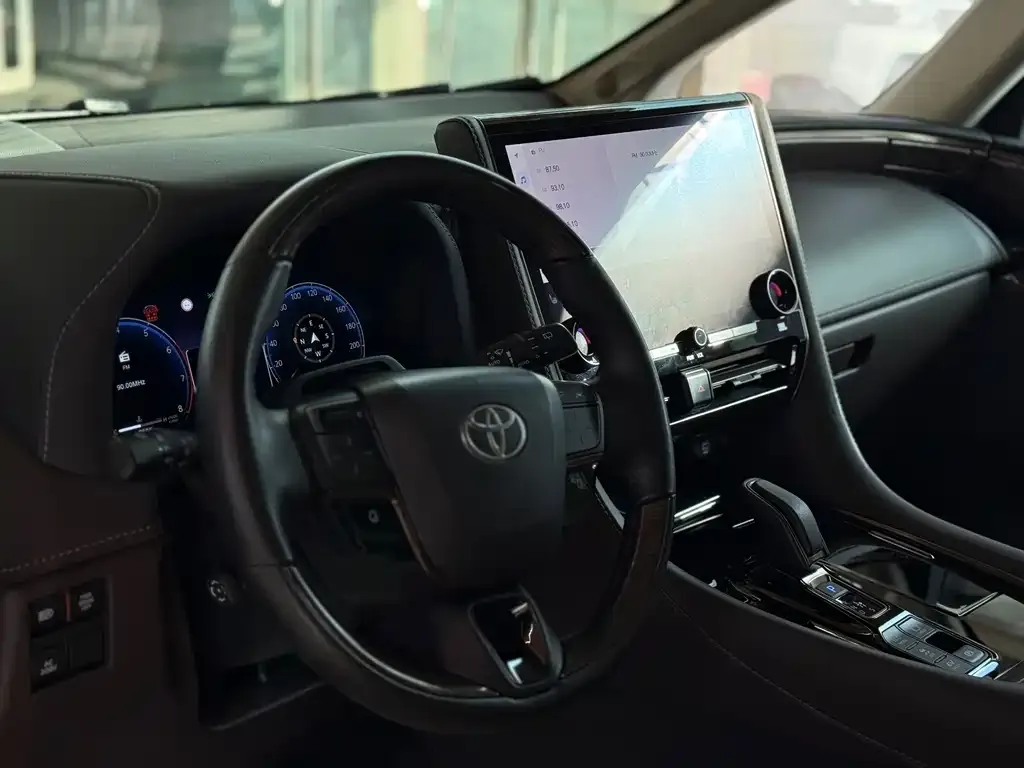 Toyota Alphard — фото 5