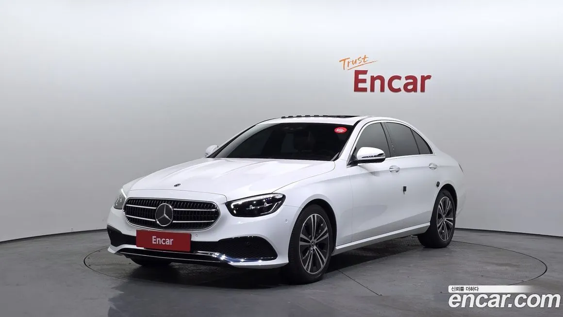 Mercedes-Benz E-Class — фото 1