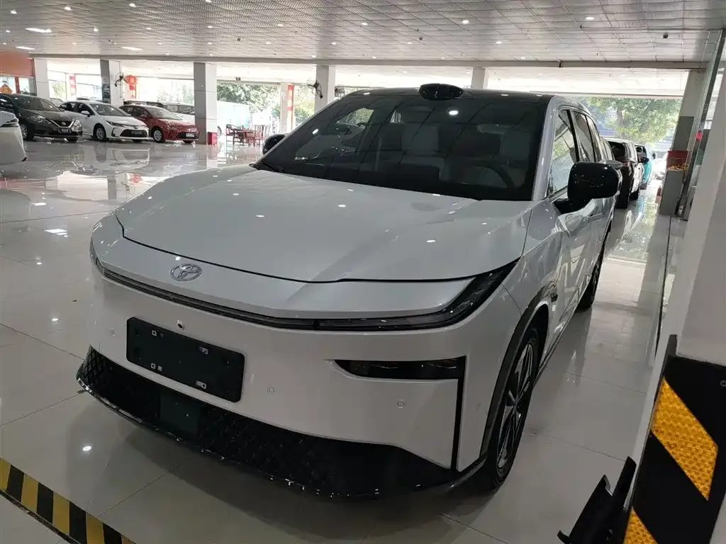 Toyota Platinum 3X 2025 из CN, фото 1
