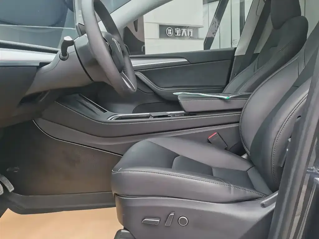 Tesla Model Y — фото 3