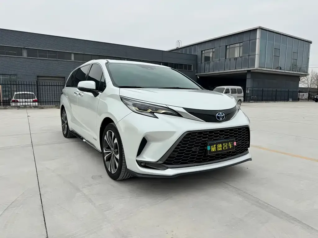 Toyota Granvia 2023 из CN, фото 9