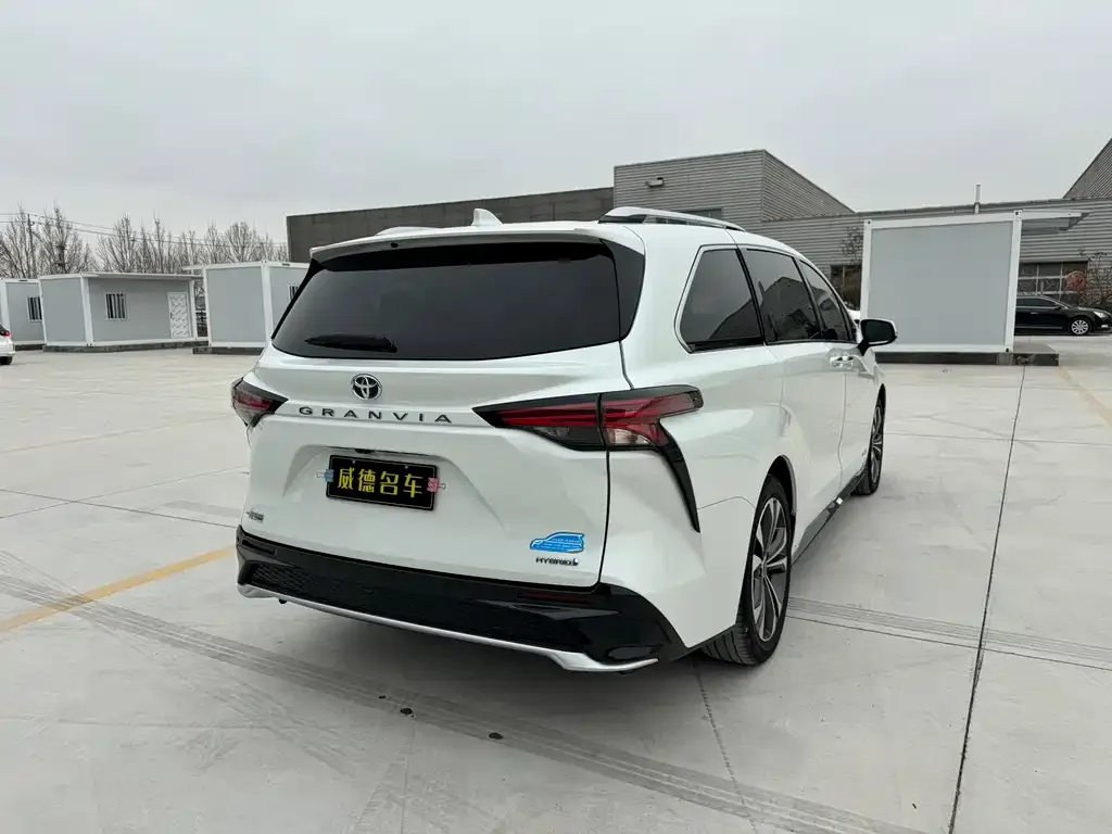 Toyota Granvia 2023 из CN, фото 7