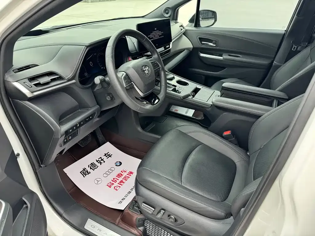 Toyota Granvia 2023 из CN, фото 8