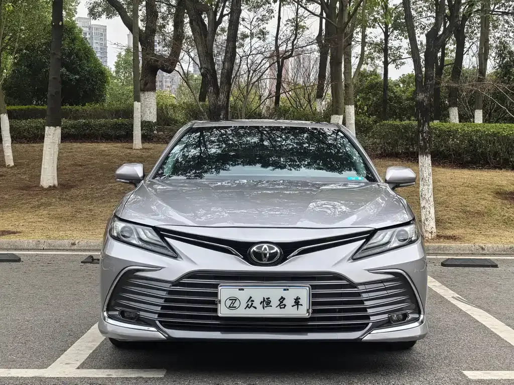 Toyota Camry — фото 9