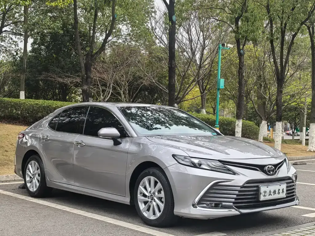 Toyota Camry — фото 8