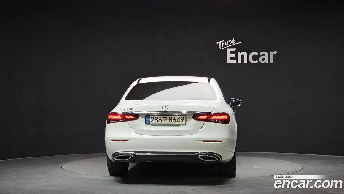 Mercedes-Benz E-Class — фото 2