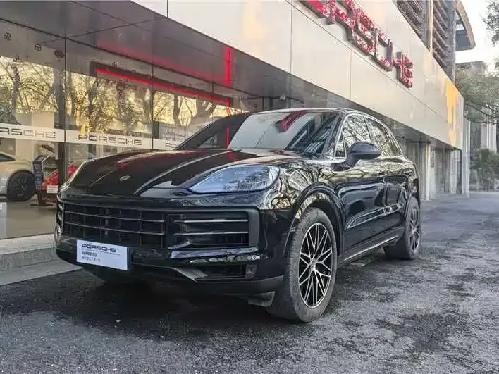 Porsche Cayenne — фото 1
