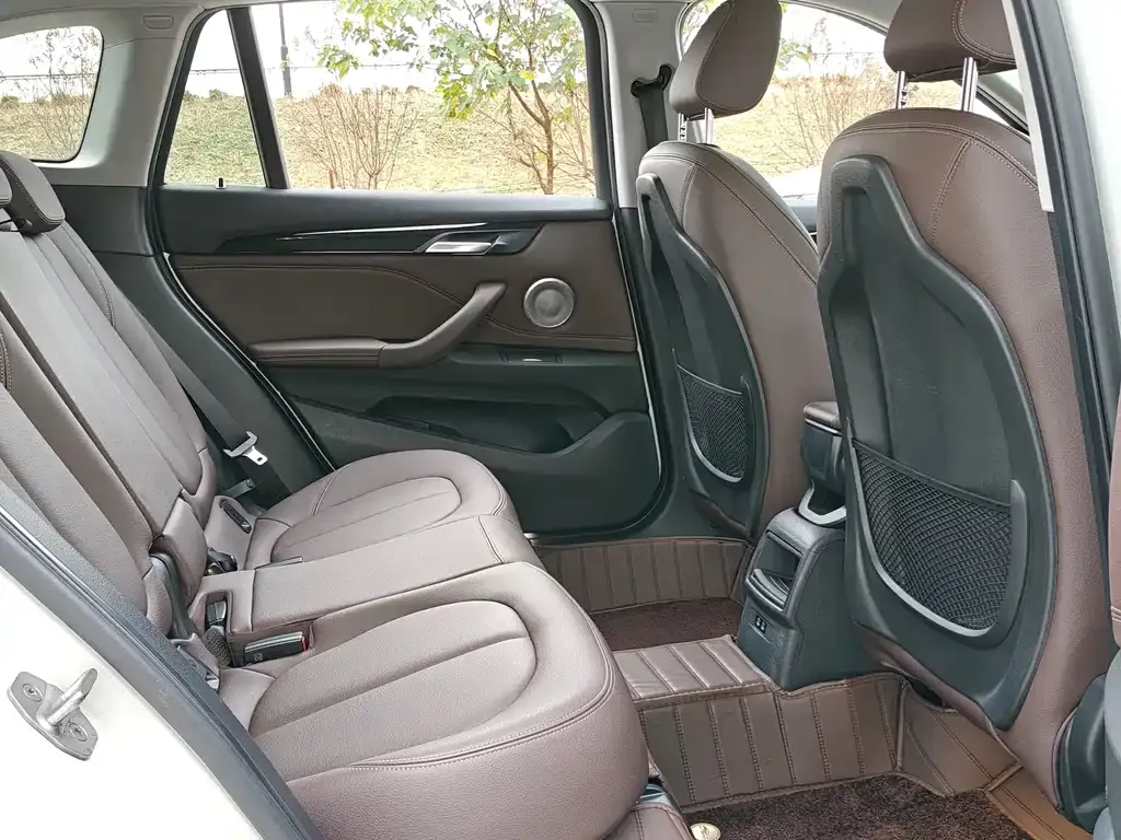 BMW X1 2021 из CN, фото 10