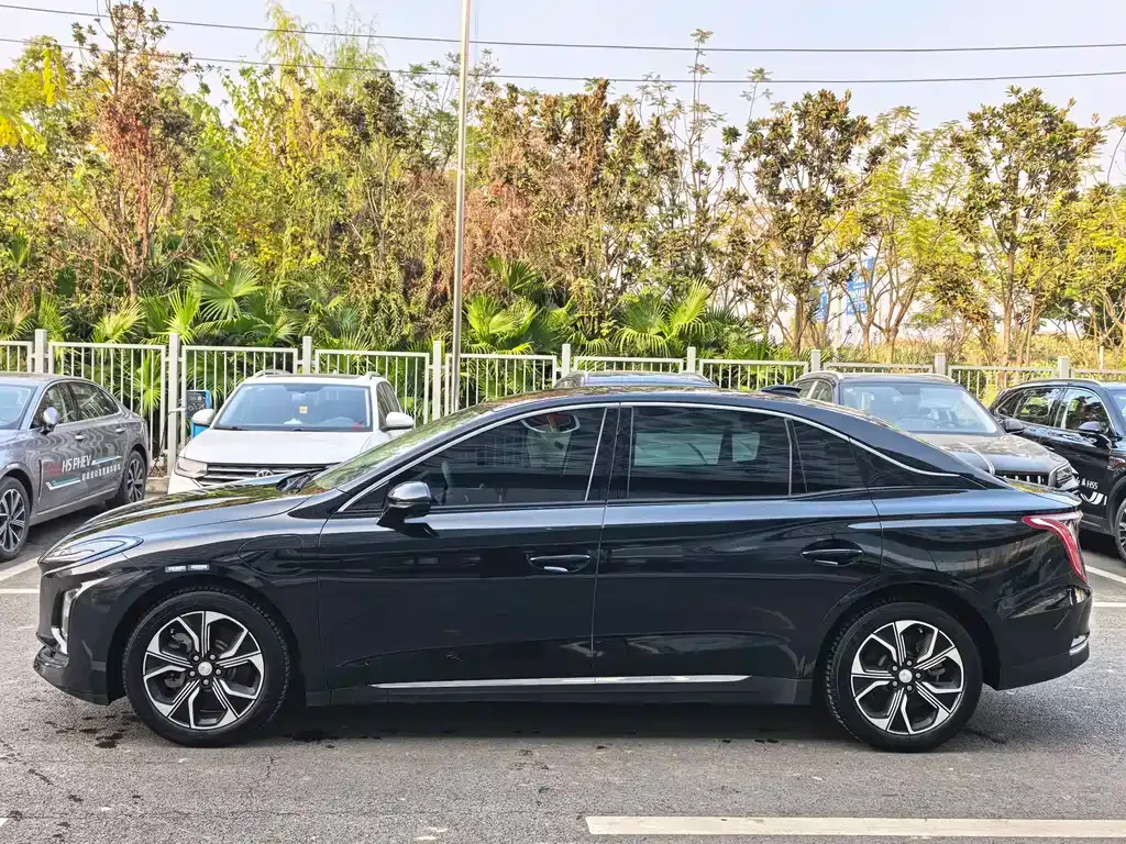 Hongqi E-QM5 — фото 8
