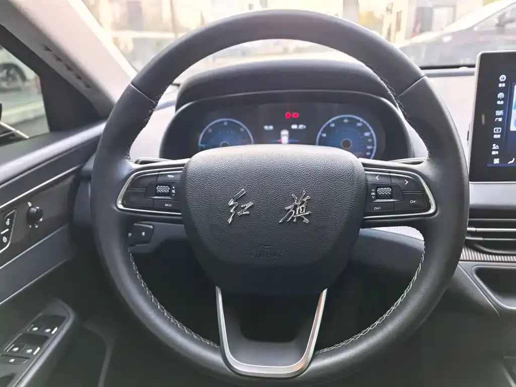 Hongqi E-QM5 — фото 7
