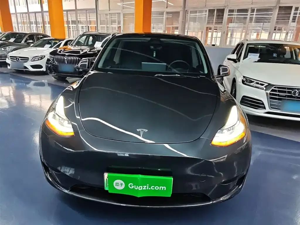 Tesla Model Y — фото 10