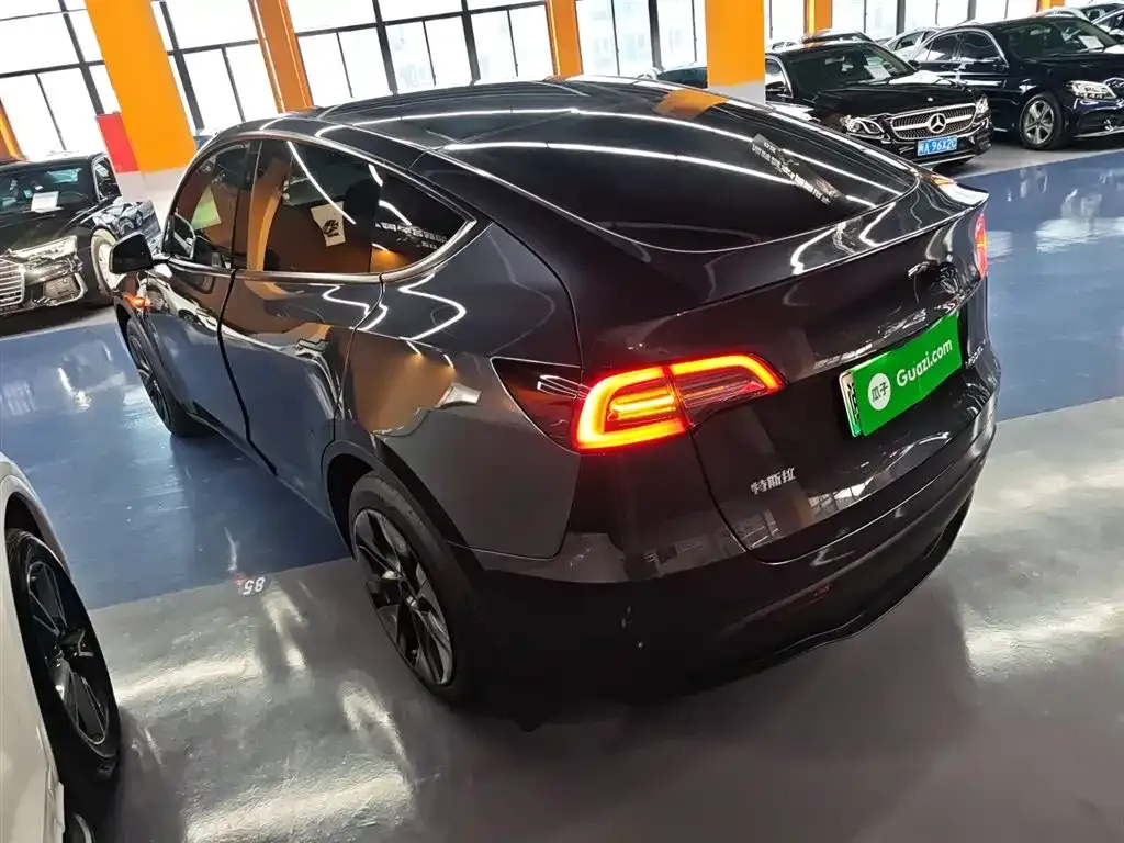 Tesla Model Y — фото 6