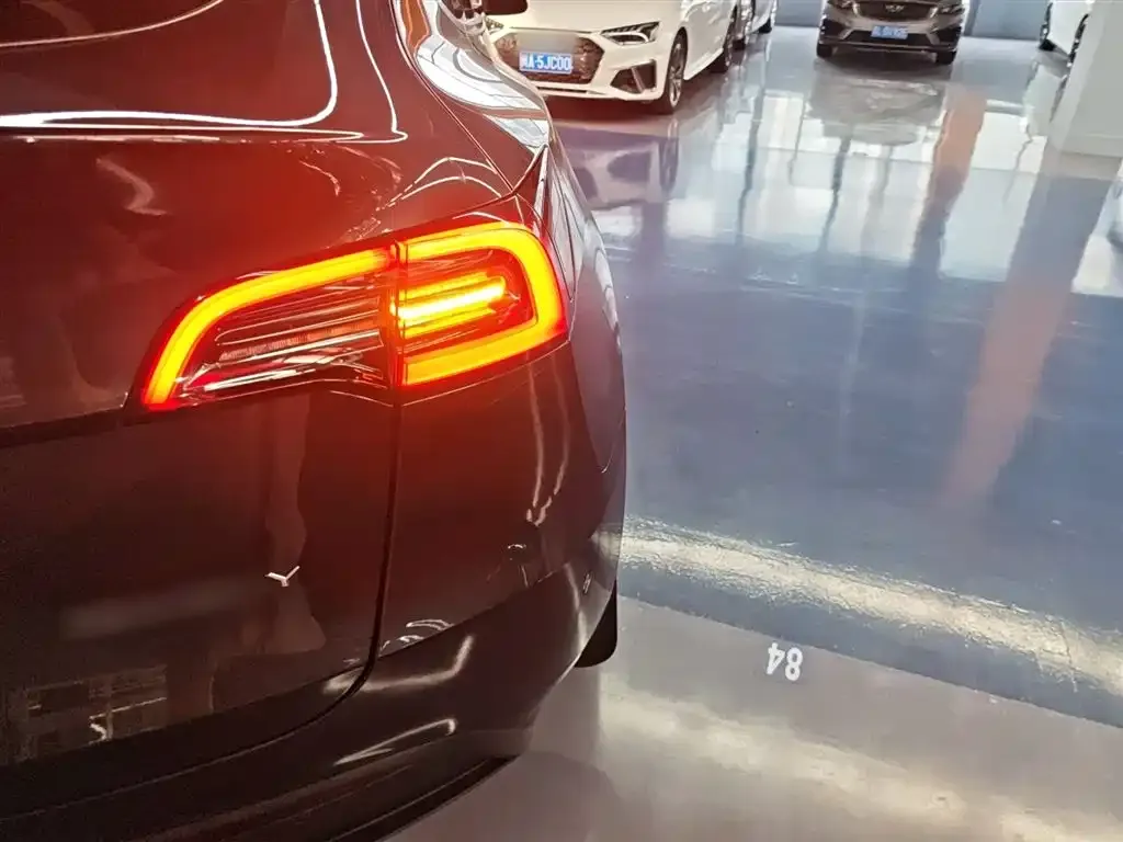 Tesla Model Y — фото 5