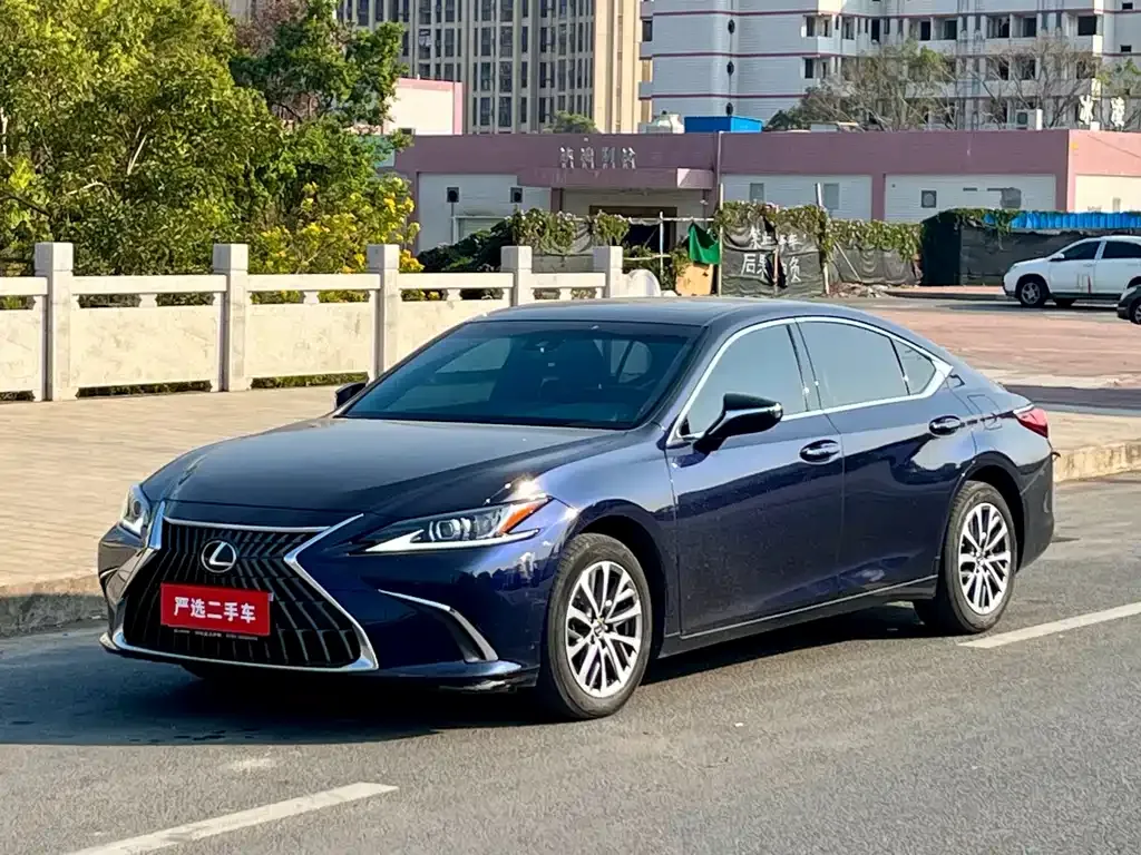 Lexus ES — фото 1