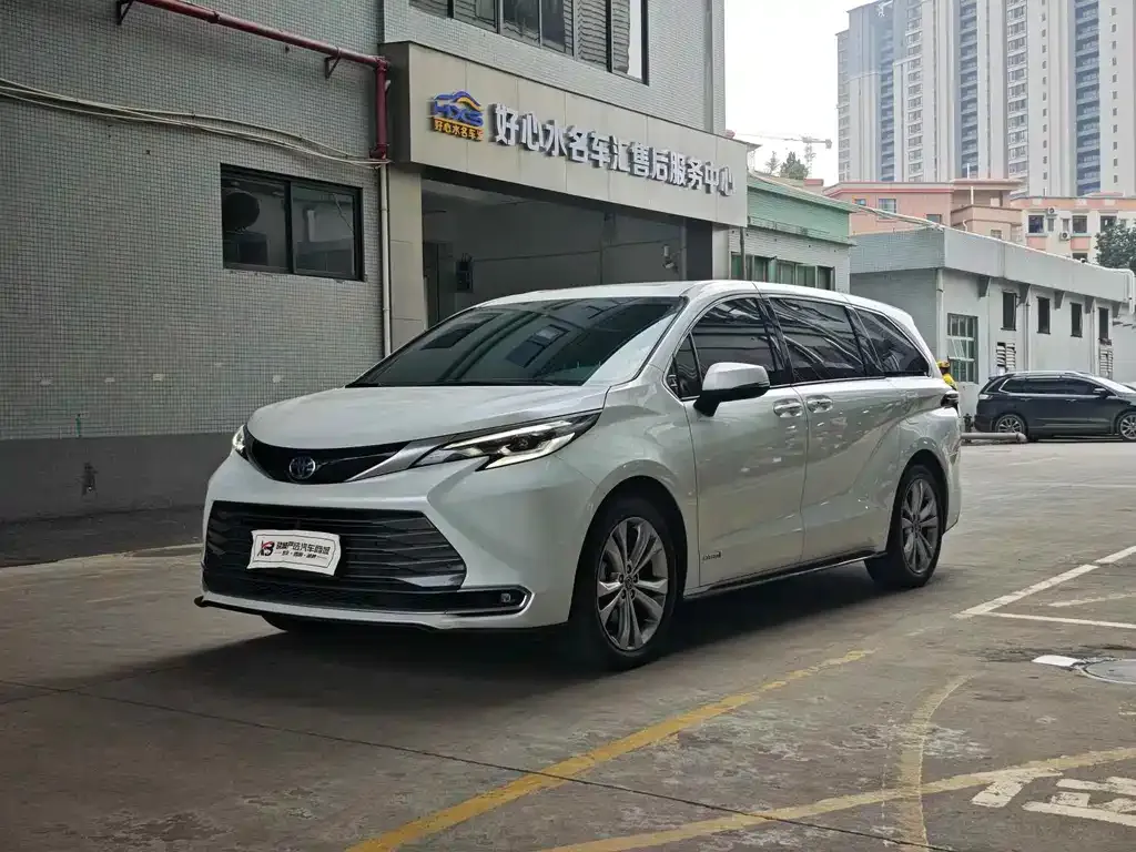 Toyota Sienna 2024 из CN, фото 1