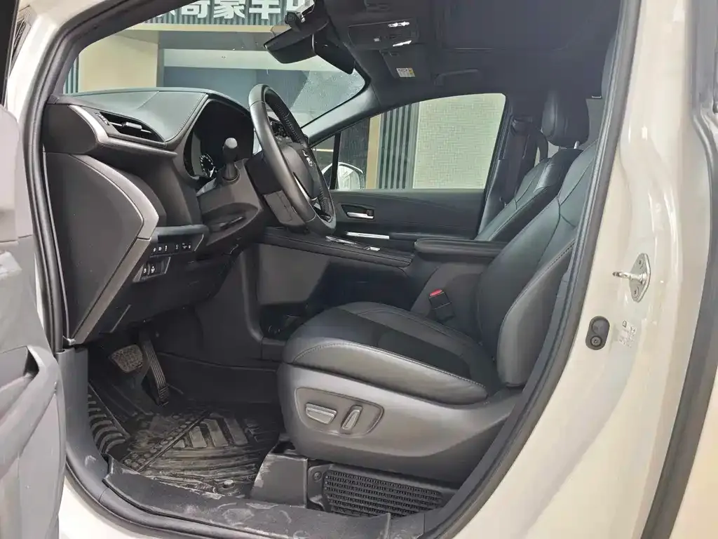 Toyota Sienna 2024 из CN, фото 9