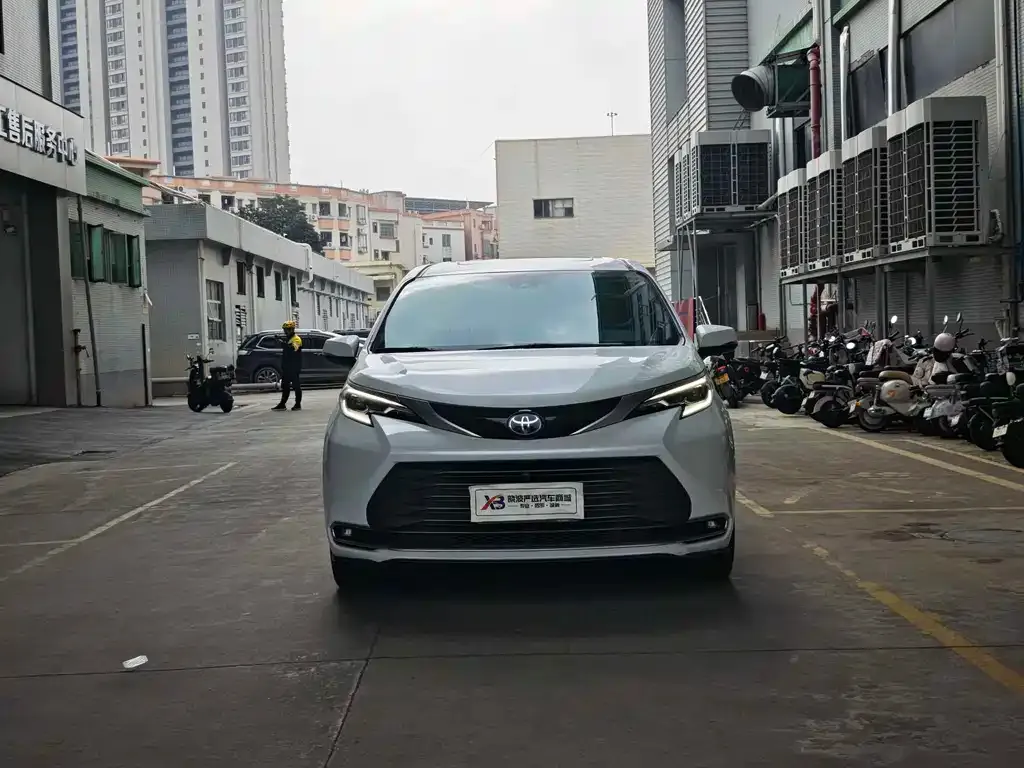 Toyota Sienna 2024 из CN, фото 8