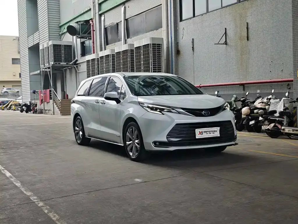 Toyota Sienna 2024 из CN, фото 6