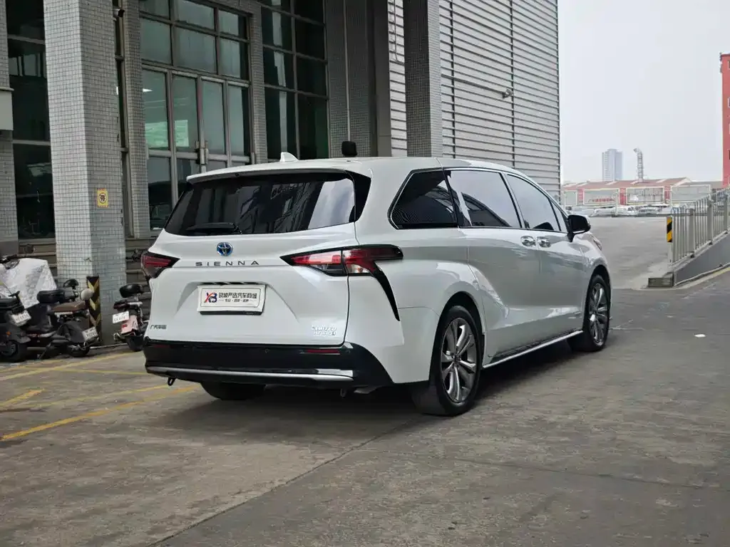 Toyota Sienna 2024 из CN, фото 3
