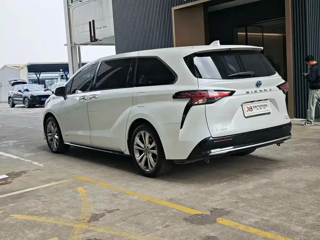 Toyota Sienna 2024 из CN, фото 10