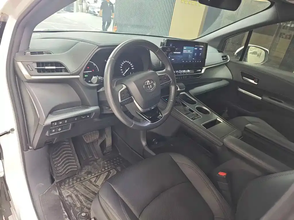 Toyota Sienna 2024 из CN, фото 4