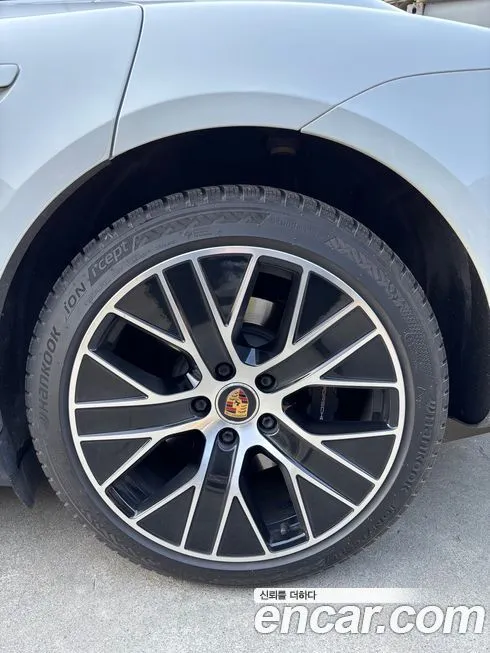 Porsche Taycan 2022 из KR, фото 2