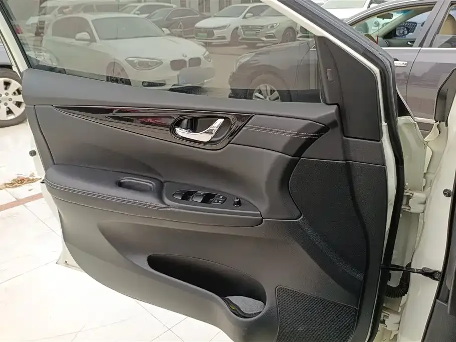 Nissan Tiida 2024 из CN, фото 8