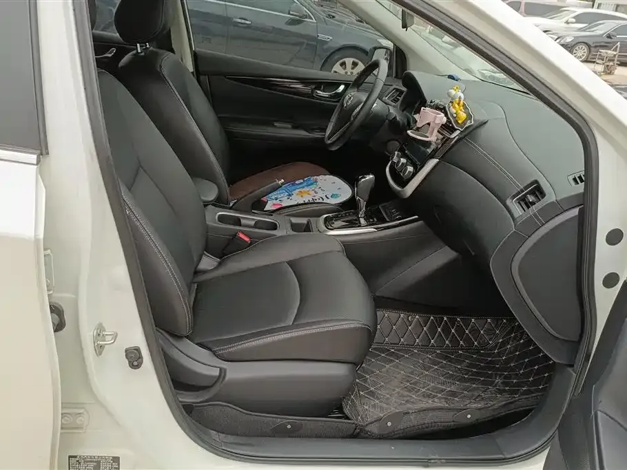 Nissan Tiida 2024 из CN, фото 6