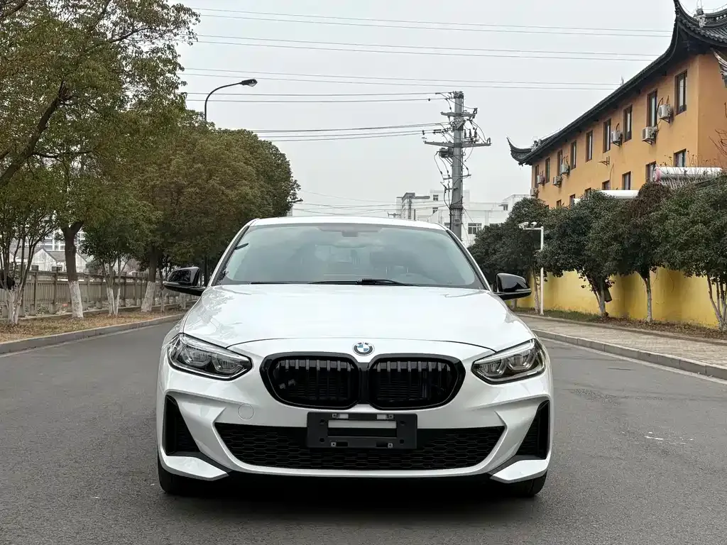 BMW 1 Series 2022 из CN, фото 1