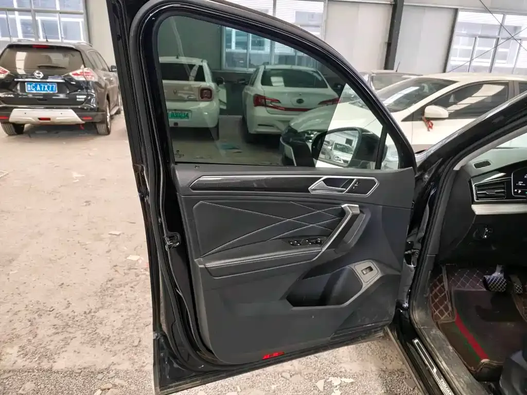Volkswagen Tiguan L 2022 из CN, фото 3
