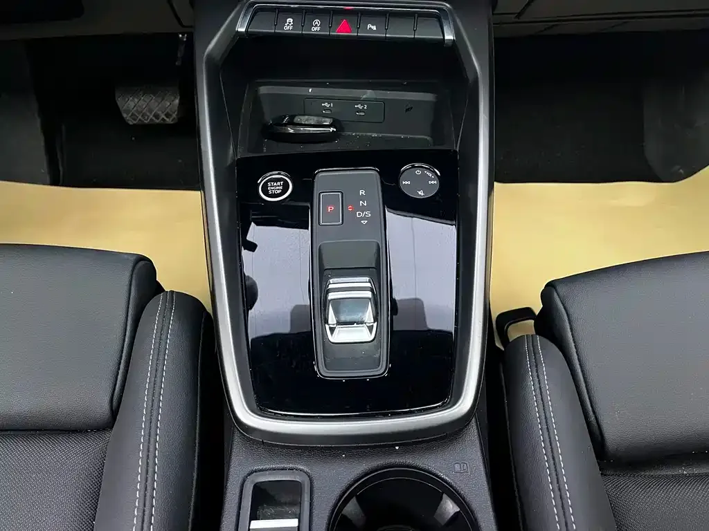 Audi A3 2023 из CN, фото 8
