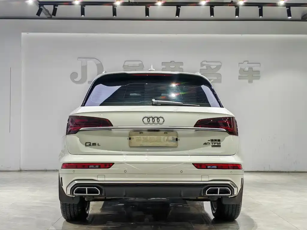 Audi Q5L — фото 5
