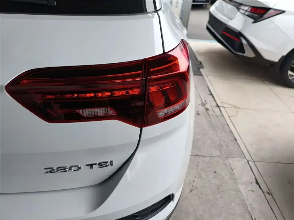 Volkswagen T-Roc 2023 из CN, фото 2