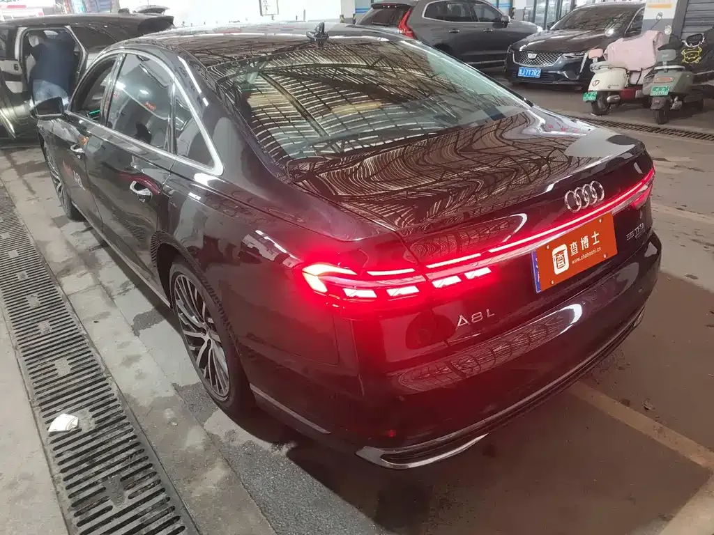 Audi A8 — фото 5
