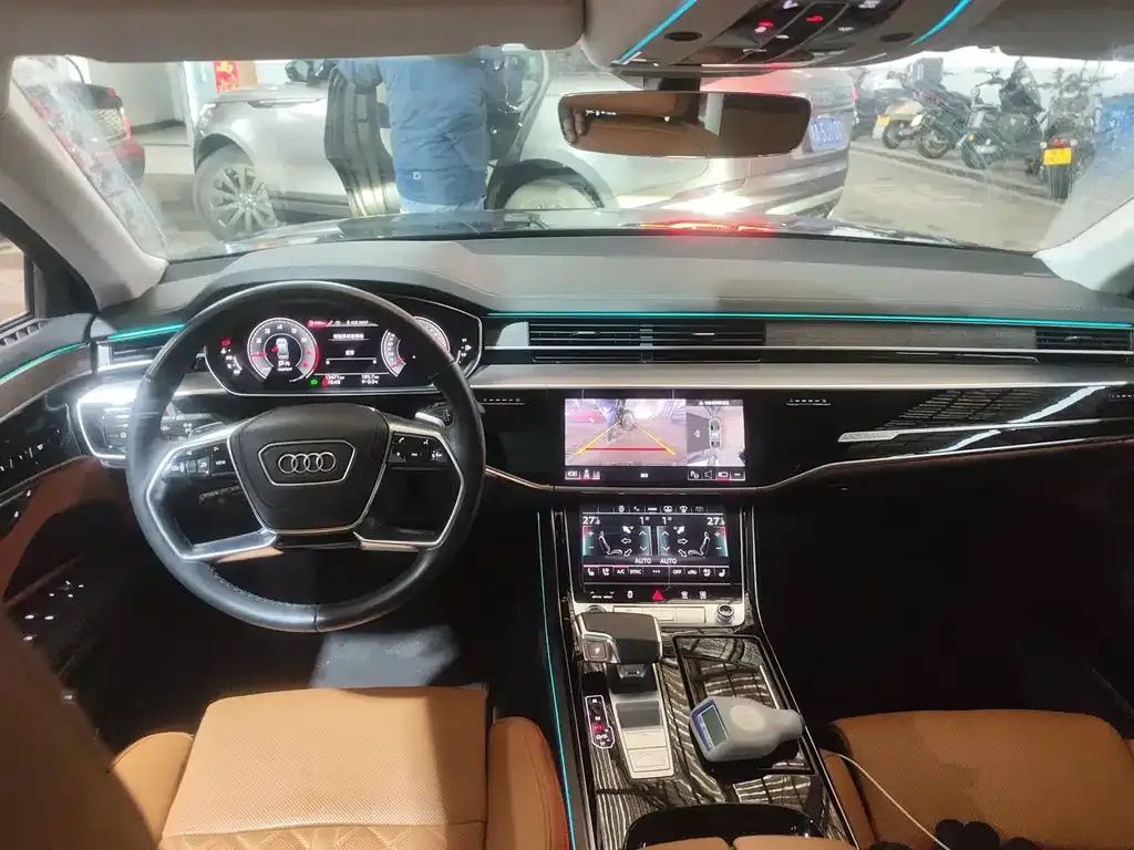 Audi A8 — фото 7