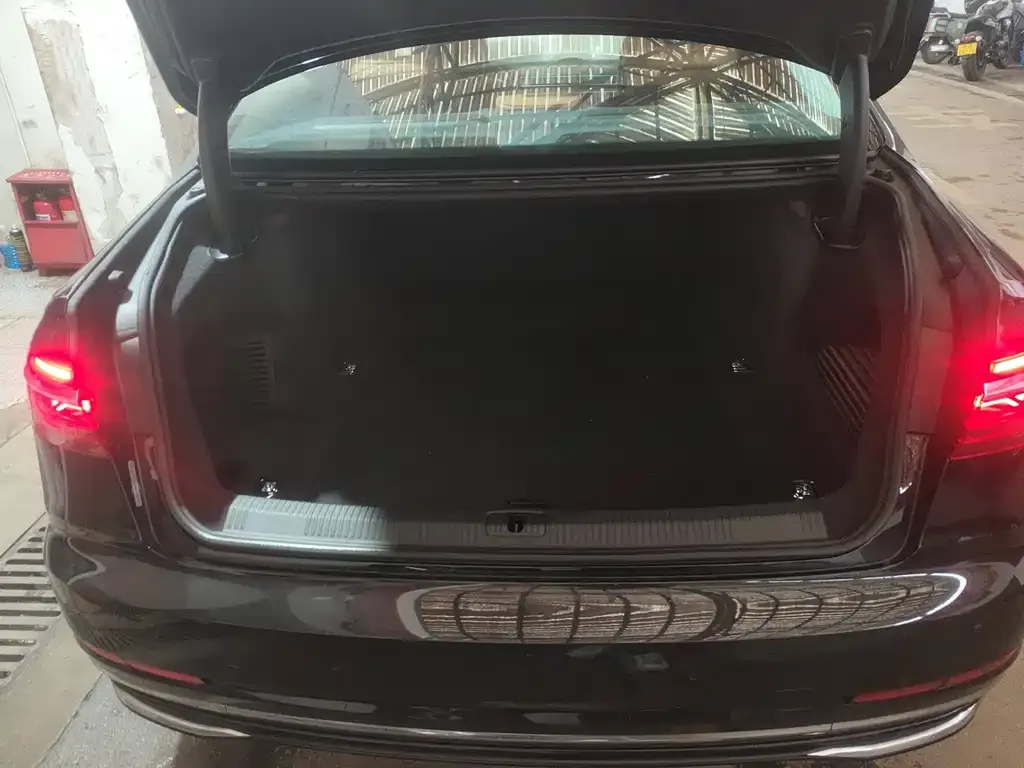 Audi A8 — фото 3
