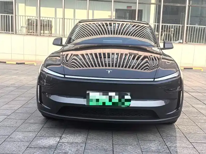 Tesla Model Y — фото 9