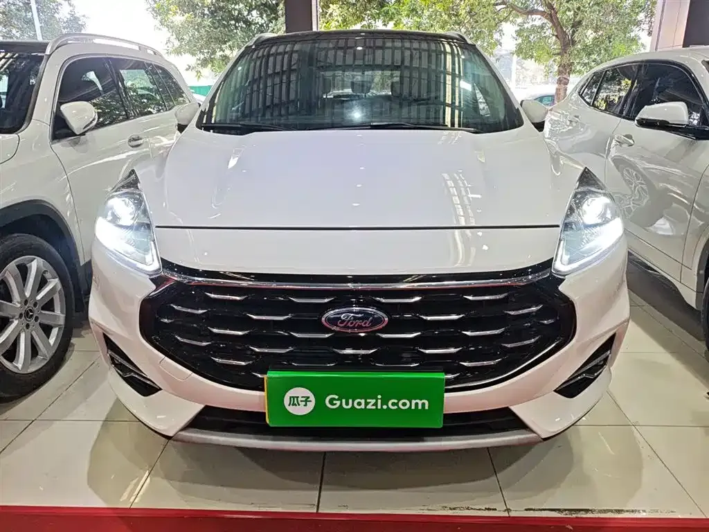 Ford Escape 2023 из CN, фото 2