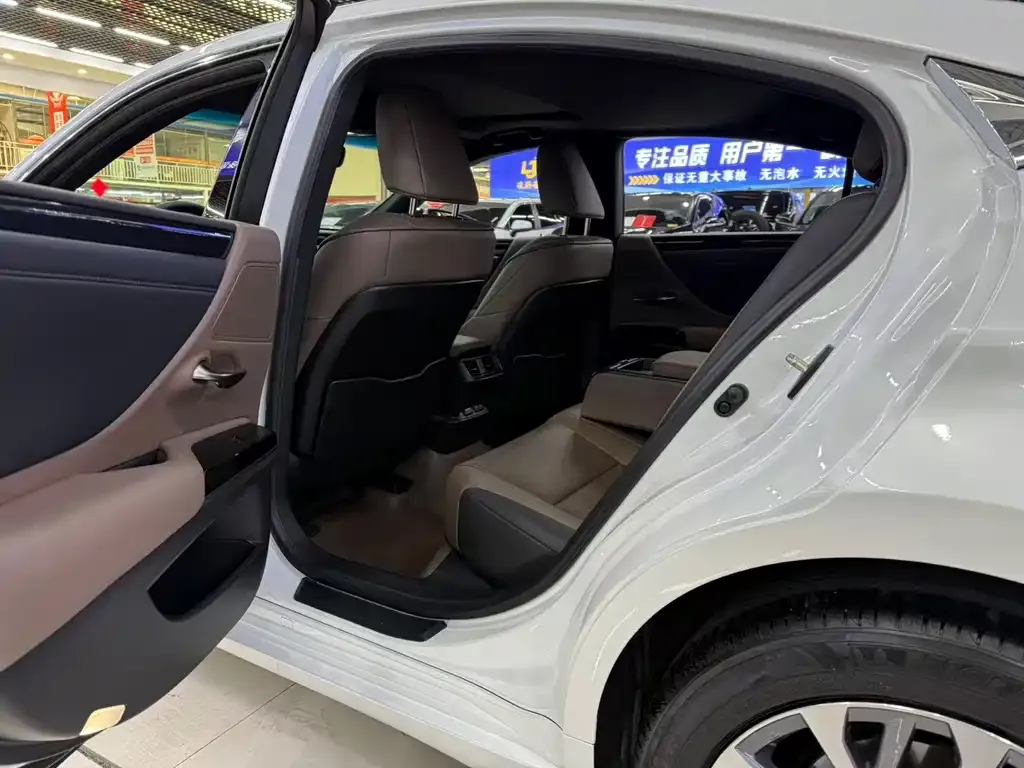 Lexus ES 2024 из CN, фото 8