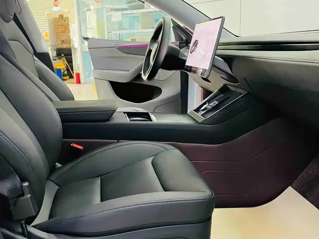 Tesla Model Y — фото 8