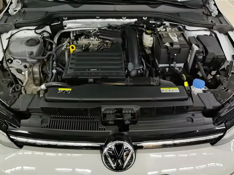Volkswagen Golf 2024 из CN, фото 10