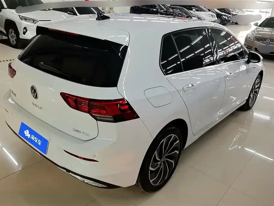 Volkswagen Golf 2024 из CN, фото 7