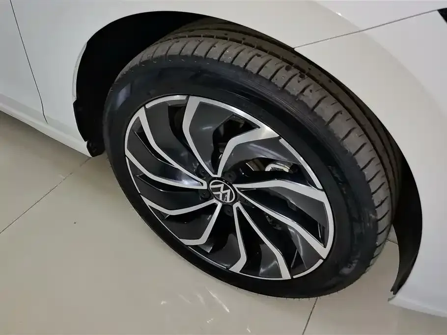 Volkswagen Golf 2024 из CN, фото 3